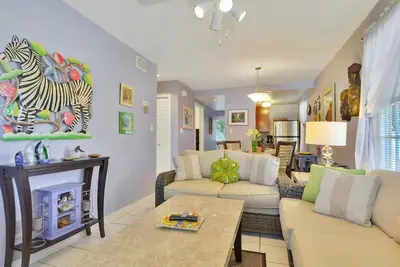 Image de Lavender Jungle by AvantStay | Great Location w/ Patio & Shared Pool!