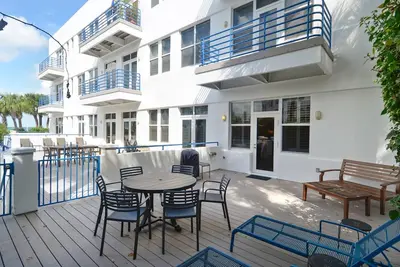 Image de Truman's Hideaway by AvantStay | Great Location w/ Patio, Outdoor Dining & Bbq