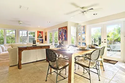 Image de Artist Garden by AvantStay | Great Location w/ Balcony, Shared Pool & Bbq!