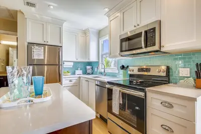 Image de Pool, 2 Blocks to Duval St, Gated Community | Shipyard Treasure by AvantStay