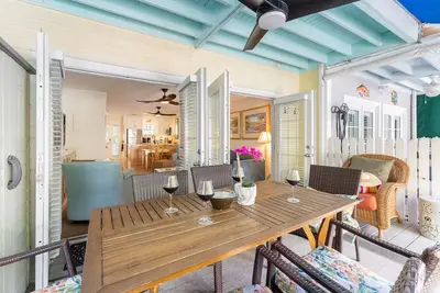 Image de A Place In Paradise by AvantStay | Key West Walkable w/ Shared Pool
