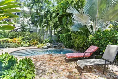 Image de Emma's Secret by AvantStay | Heart of Old Town | Month Long Stays Only
