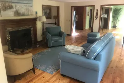 Image de 5 bedroom dog-friendly home with wifi, deck, firepit