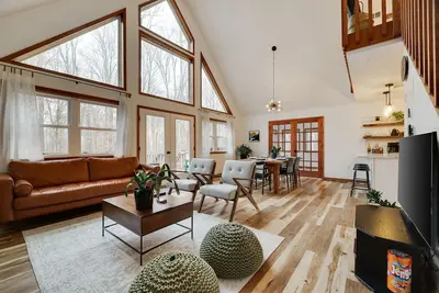 Image de Peaceful Chalet w/ Fireplace I Hot Tub I Fire Pit