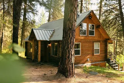 Image de Modern romantic 2-bed log cabin in the forest