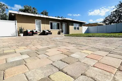 Image de New home 3/2 renovation 3 miles to Siesta Key