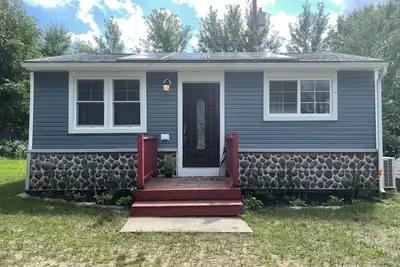 Image de Cozy Otter Lake Cabin