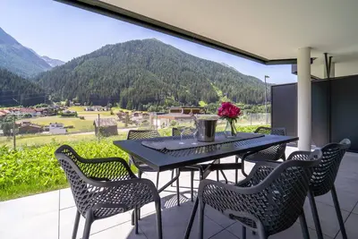 Image de Lodge avec terrasse près St. Anton am Arlberg
