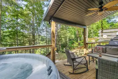 Hemlocks Over Muir in Rogers Ky - Hot Tub & WiFi