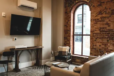 Image de Three Trails • Room 6 | Downtown\/WineCountry\/RoofDeck