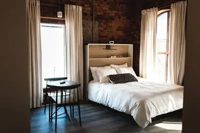 Image de Three Trails • Unit 14 | WineCountry\/RoofDeck\/Studio\/Dwntn