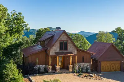 Image de One Sweet Getaway - Eagles Nest luxury home with stunning mountain views & amenities!