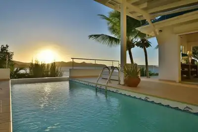 Image de Three bedroom villa with Ocean View & sunsets lights
