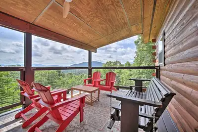 Image de Secluded Franklin Getaway w/ Hot Tub + Grill!