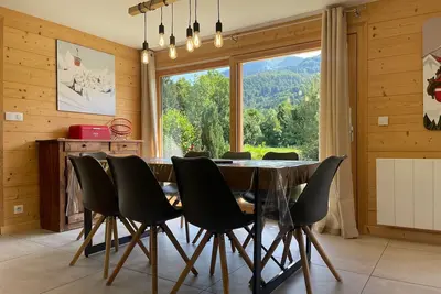 Image de Chalet rénové spacieux près des commerces, à 200m du village et du lac, navette ski-bus gratuite