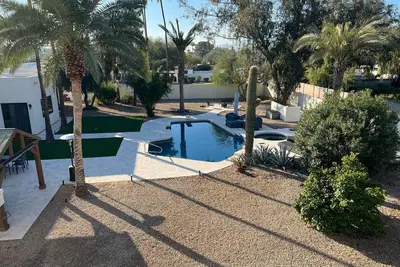 Image de Resort Style yard and heated pool 3600 Sqft built in 2018 on nearly an Acre