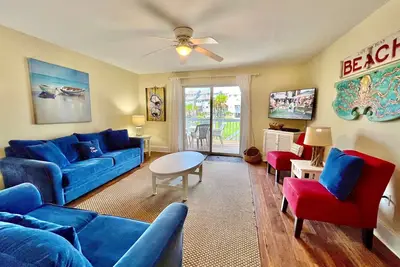 Image de 3 bed/3. 5 bath with gulf view, ez walk to pool & beach. Beach chairs & cart incl.