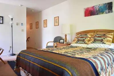 Image de The Loon Nest: Cozy 2 floor apartment in downtown Bar Harbor