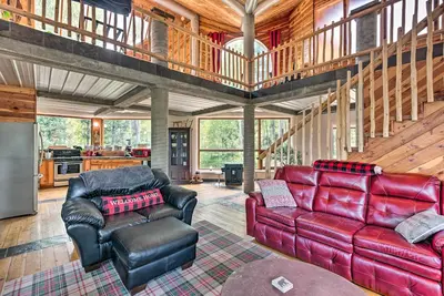 Image de Angel Fire Cabin w/ Deck ~ 2 Mi to Ski & Hiking!