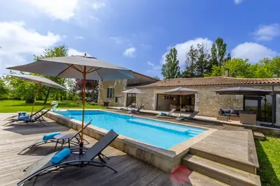 Image de Private heated pool. Quiet location, 2km to restaurant. Near to historic towns