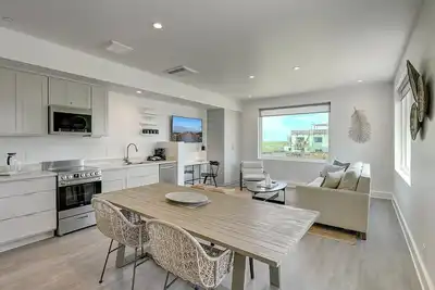 Image de Family Friendly Condo w/ Gulf Views-Private Walkable Beach Access, Pool Onsite!