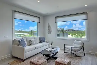 Image de Condo w/Loft & Deck! Private Walkable Beach Access, On-site Pool