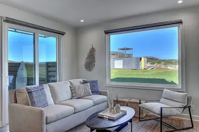 Image de Spacious - Private Walkable Beach Access, On-site Pool