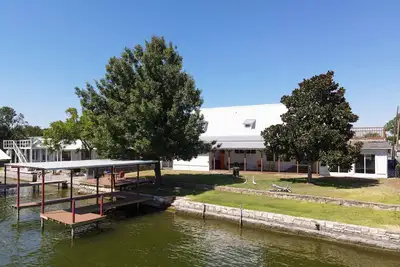 Image de Lakefront Retreat Perfect for Family and Friends