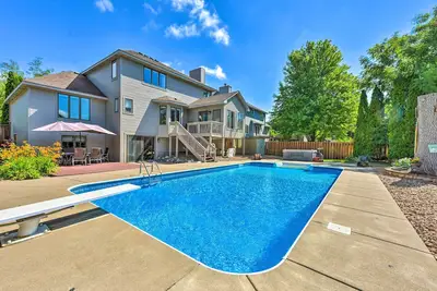 Image de Pet-Friendly Maple Grove Gem w\/ Private Yard!