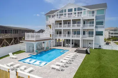 Image de Summer Savings - Premier Oceanfront Estate w/ Pool, Hot Tubs, Elevator, and More