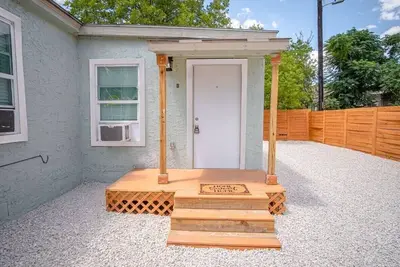 Image de Cozy and Lovely 2br 1ba Near Lively Downtown