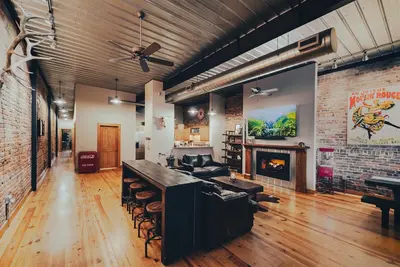 Image de Modern 2 Bedroom Downtown Studio Apartment