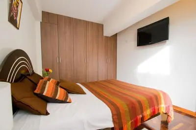 Ideal for a romantic couple, queen bed, wi fi.