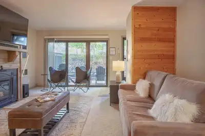Image de Stylish Riverfront Vail Bungalow, Low Rates!