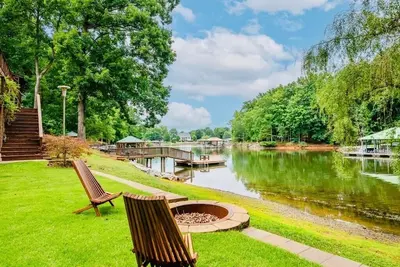 Image de Lakeside cottage w kayaks!