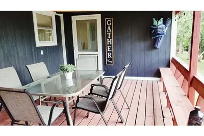 Image de Completely renovated lakehouse with all the extras