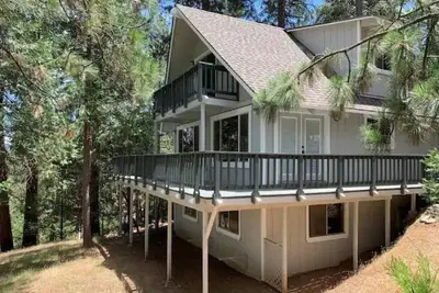 Image de Breckenridge Chalet near Yosemite. Nestled in Pines. Sleeps 6. Dog friendly!