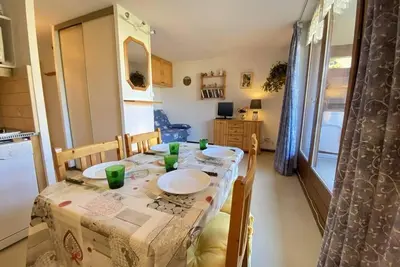 Image de 2ème étage, balcon, télévision, casier à ski, 24m², Praz sur Arly