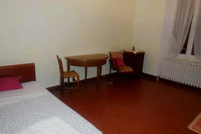 Image de maison en pierres au sein du village proximité tous commerces