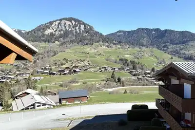 Image de 2ème étage, vue pistes de ski, balcon, parking, télévision, casier à ski, 29m², Praz sur Arly