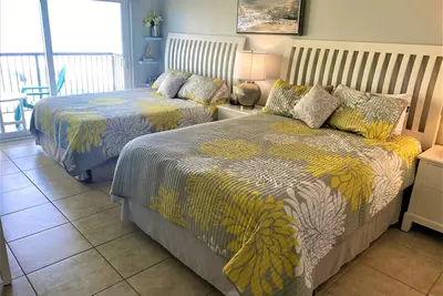 Image de Oceanview, beautifully furnished 2bd/2ba condo directly on the beach