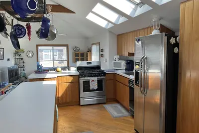 Image de Spacious 4 bedroom home, short walk to beach and town