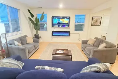 Image de Entire Luxury 4 br House Near River with Hot Tub