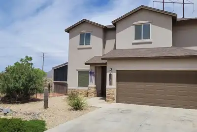 Image de Spacious 4br/3 Bath House with Beautiful Mountain Views front and back.
