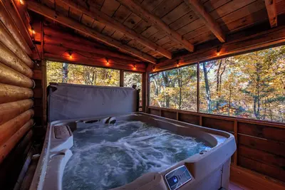Image de Family Cabin Retreat, 2 King Beds, Firepit, Indoor Fireplace, Hot Tub, Ping Pong