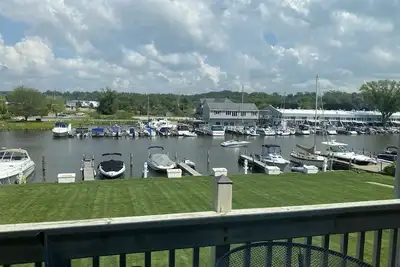 Image de Riverfront Retreat! Walk to Downtown/Near Beaches!