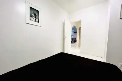 Image de ☆ Newly Updated True 2 Bedroom in the Heart of Les ☆