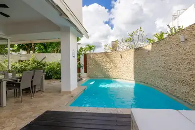 Image de 380sq mts, 2 stories Apt, Private Pool, Cap CanaC2
