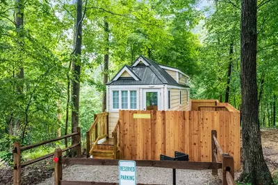 Image de Tiny Home experience with secluded treed 60 acres with trails