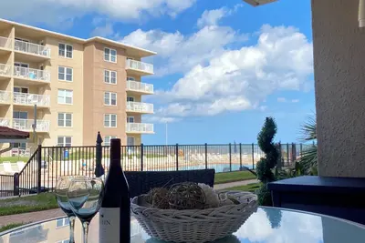 Image de Florida Beach luxury Getaway, relax with ground floor convenience.